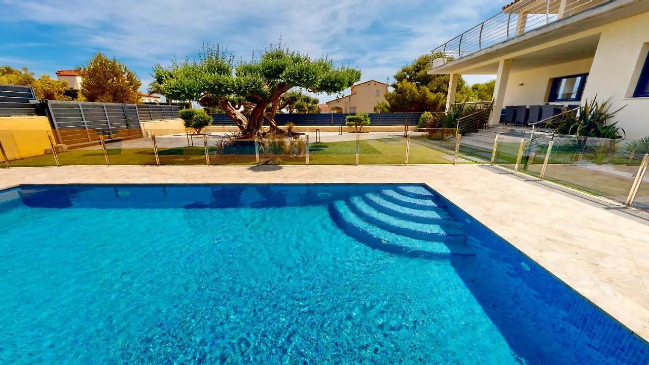 Villa Santa Llucia L'Ampolla 0*,